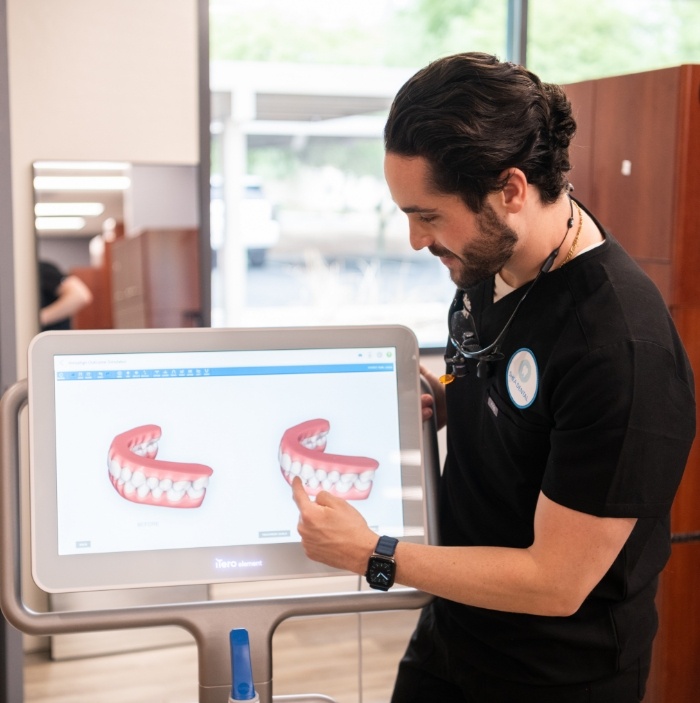 Doctor Raiffe pointing to digital impressions of teeth on computer monitor